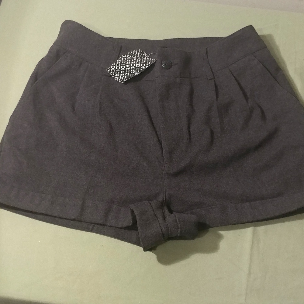 Divided by H&M Womens Size 8 Shorts Roomy NWT